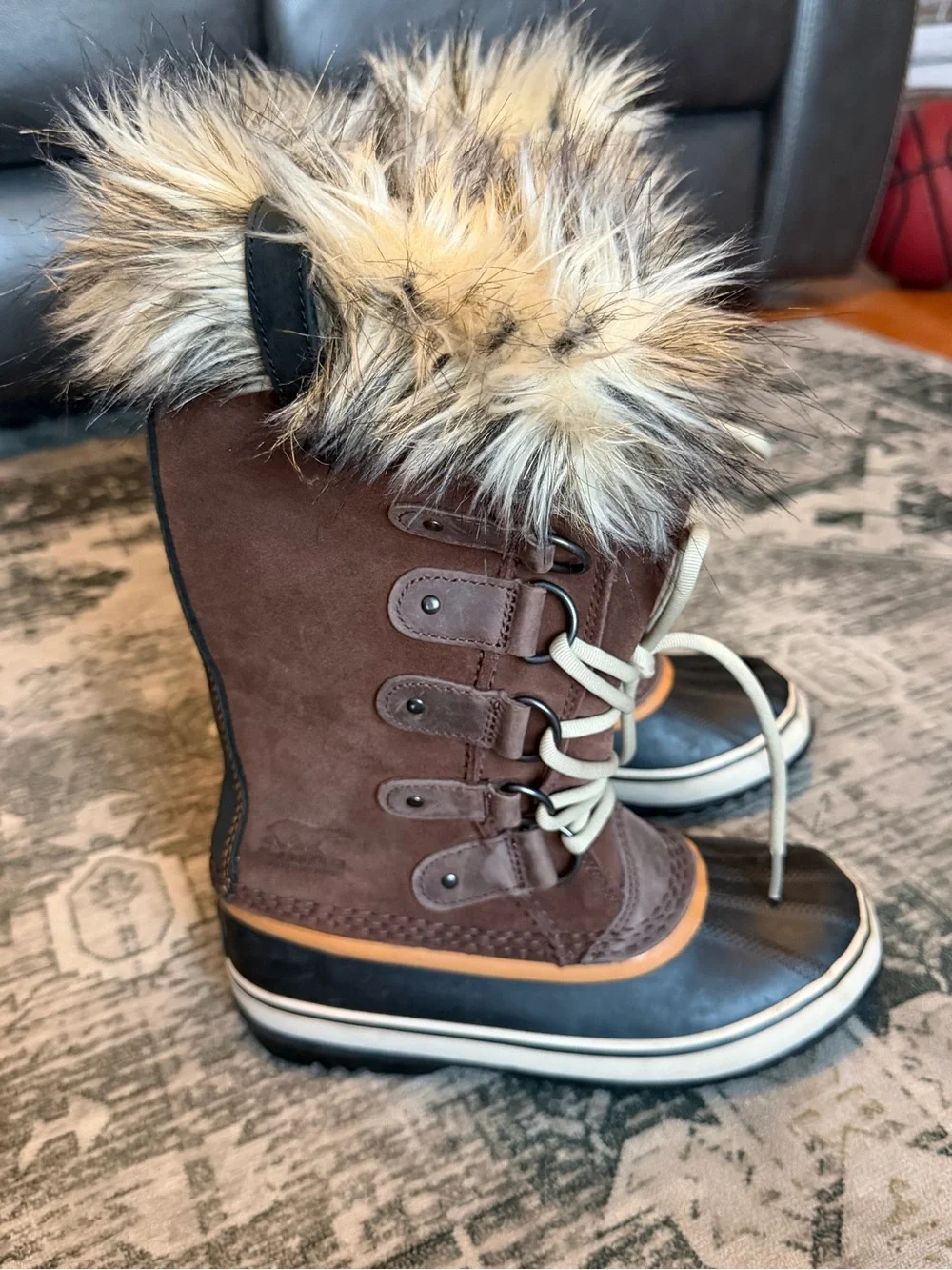 SOREL Women’s Joan of Arctic Brown Faux-Fur Winter Lace-Up Boots size 6